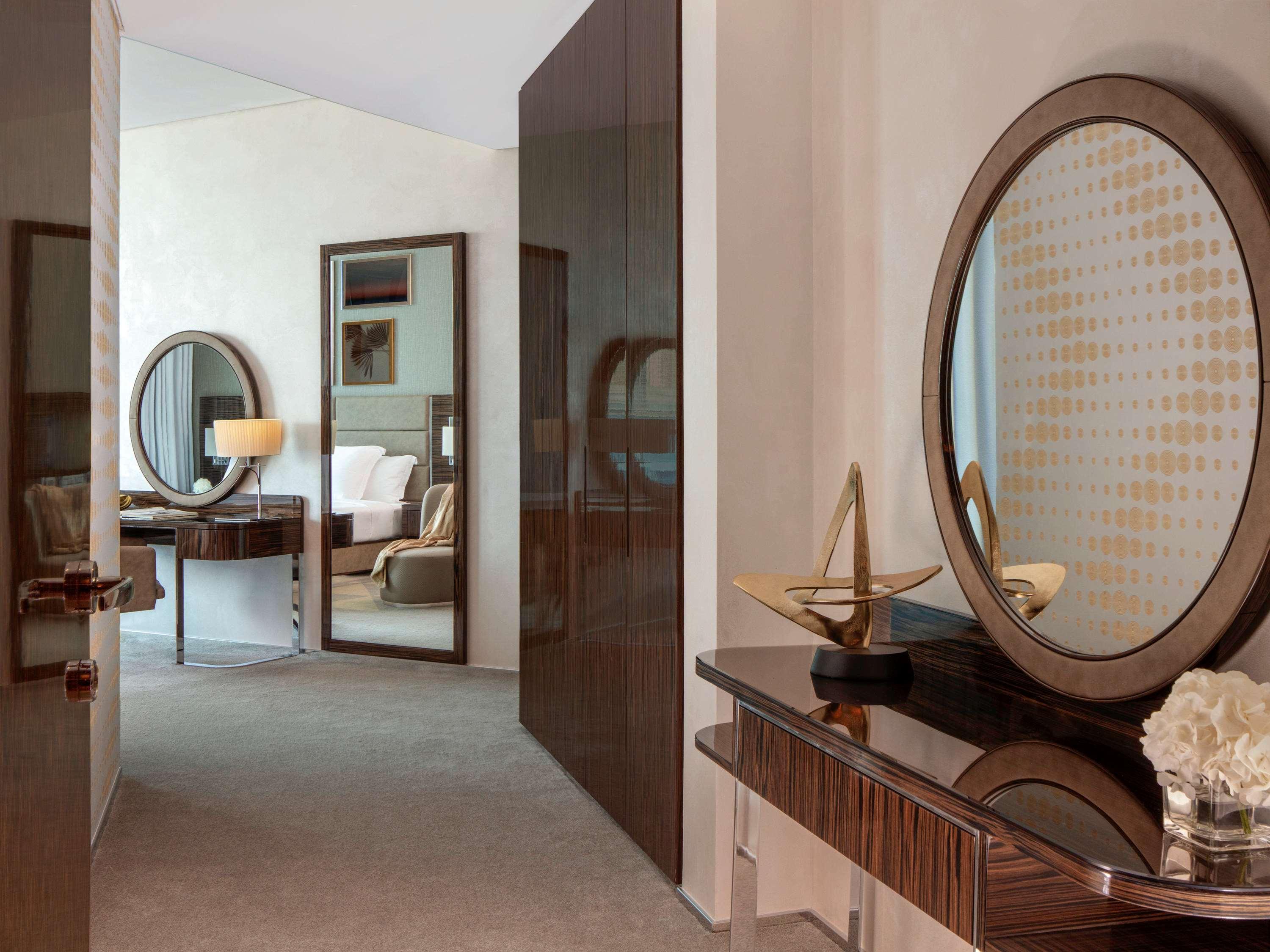 Hyde Hotel دبي المظهر الخارجي الصورة A suite at The Dorchester