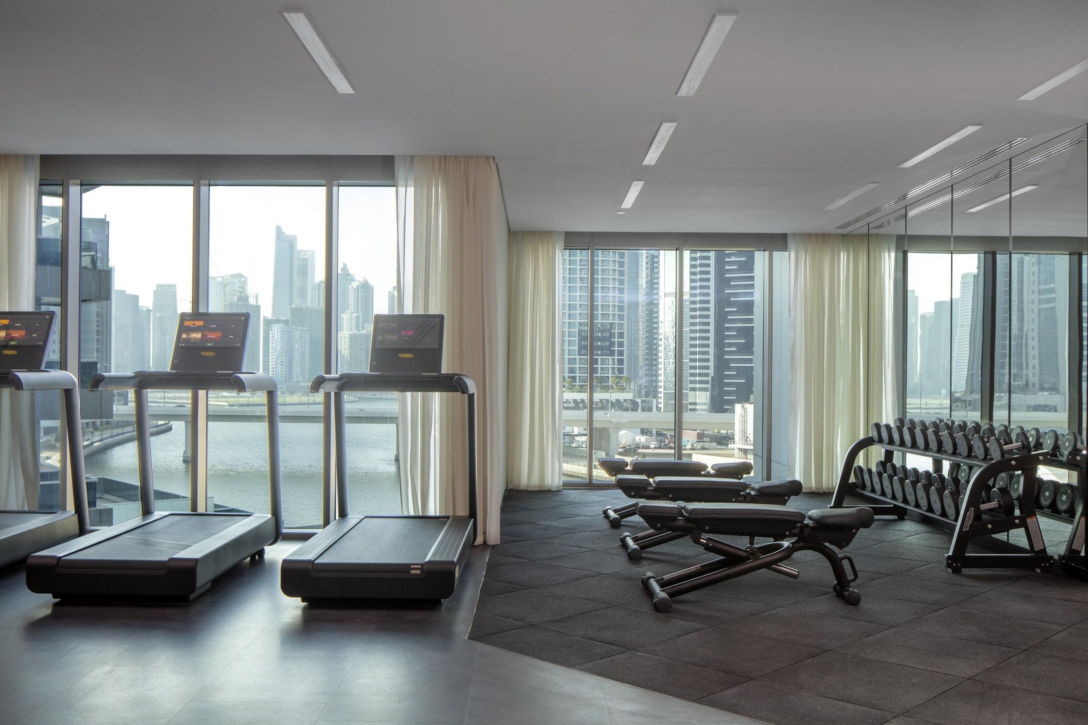 Hyde Hotel دبي المظهر الخارجي الصورة The gym at the hotel
