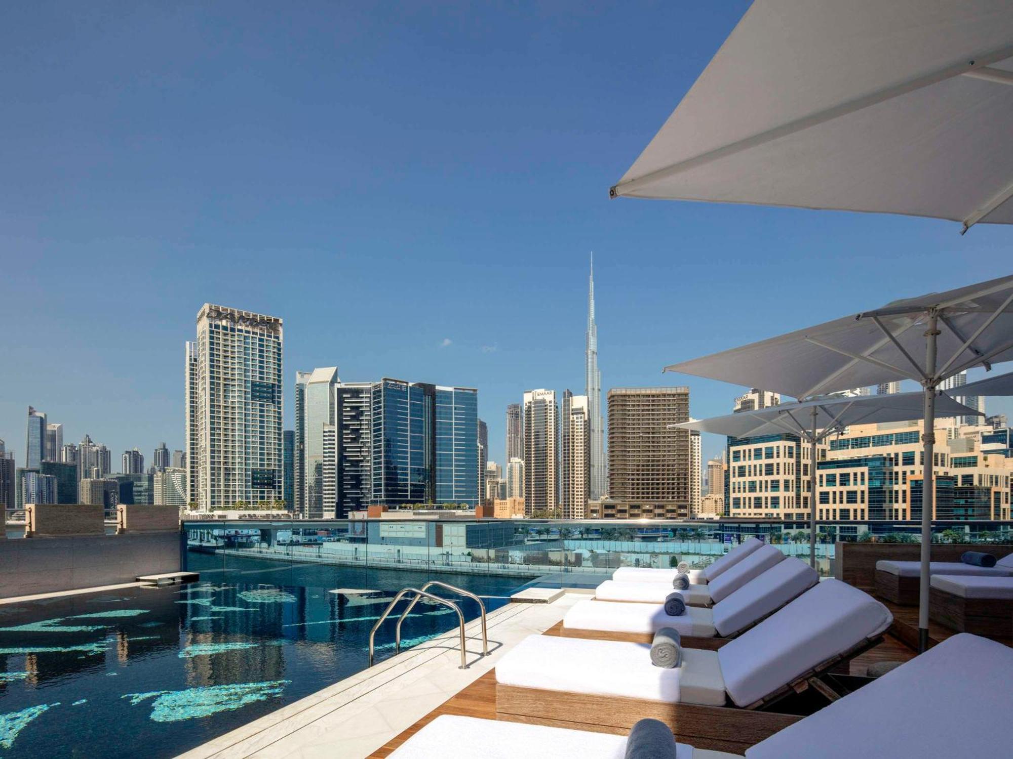 Hyde Hotel دبي المظهر الخارجي الصورة View from the rooftop pool